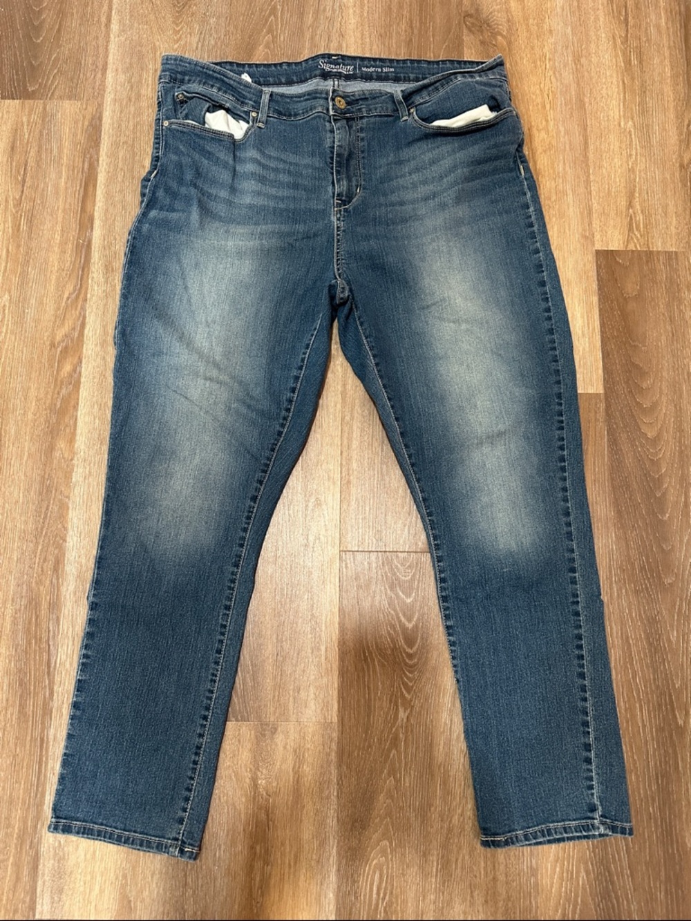 Levi's Women's Skinny Jeans in Medium Wash Blue